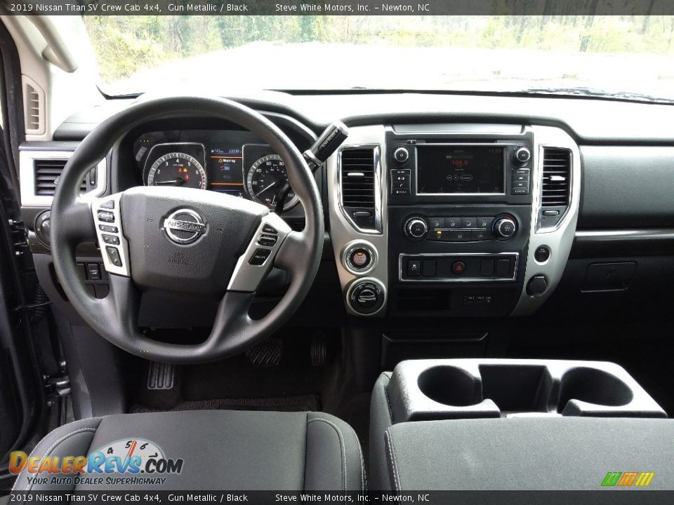 Dashboard of 2019 Nissan Titan SV Crew Cab 4x4 Photo #17