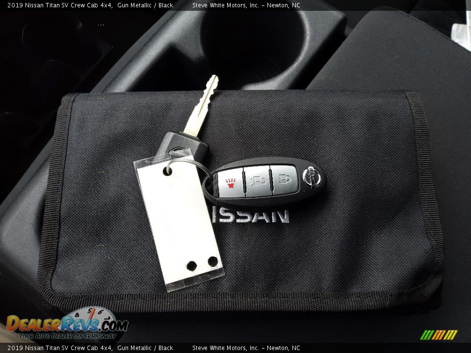 2019 Nissan Titan SV Crew Cab 4x4 Gun Metallic / Black Photo #25