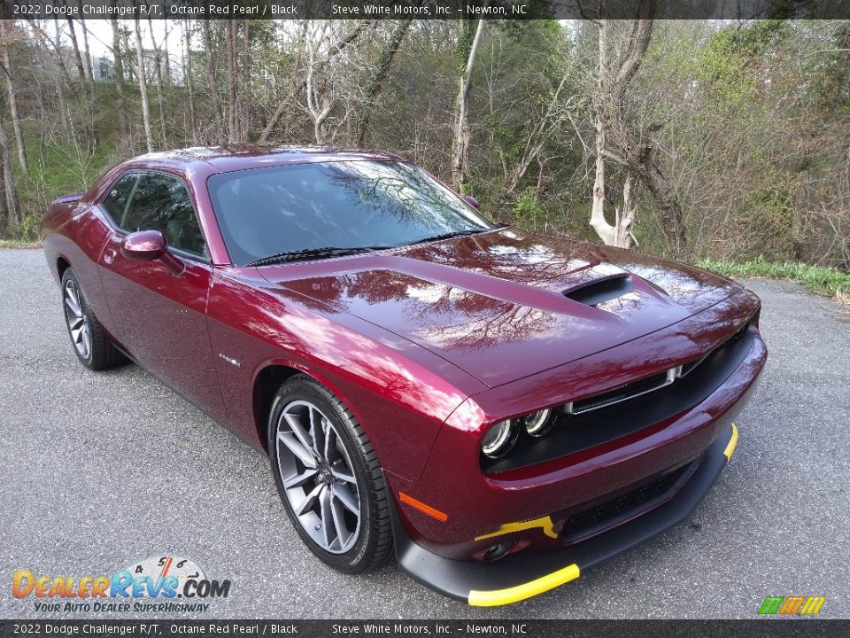 Front 3/4 View of 2022 Dodge Challenger R/T Photo #5