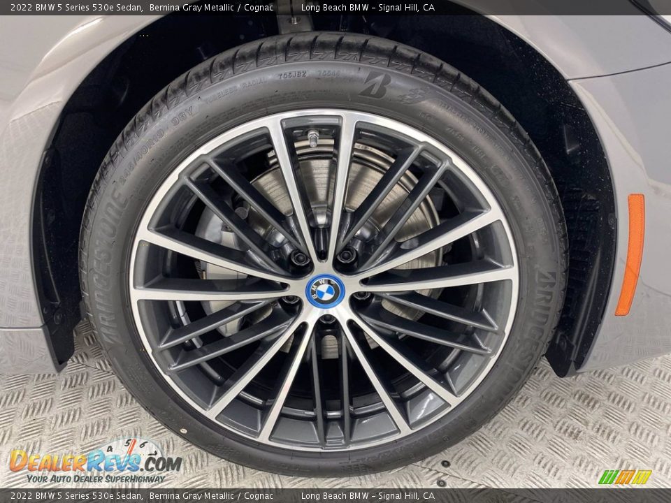 2022 BMW 5 Series 530e Sedan Wheel Photo #3
