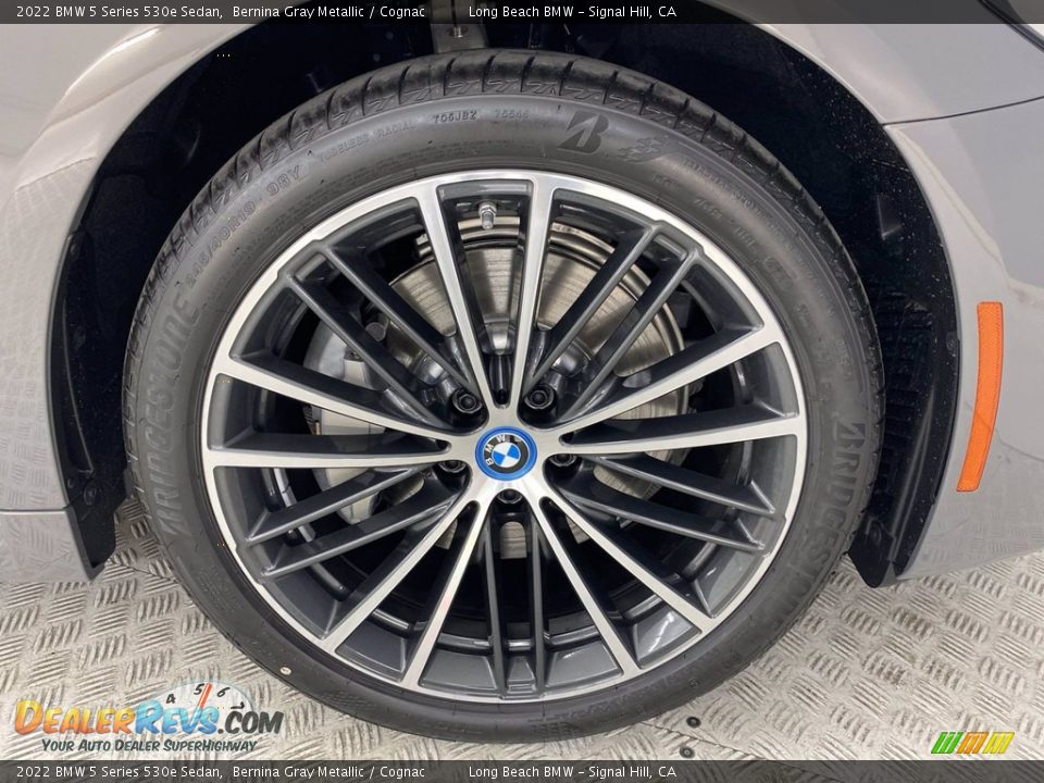 2022 BMW 5 Series 530e Sedan Wheel Photo #3