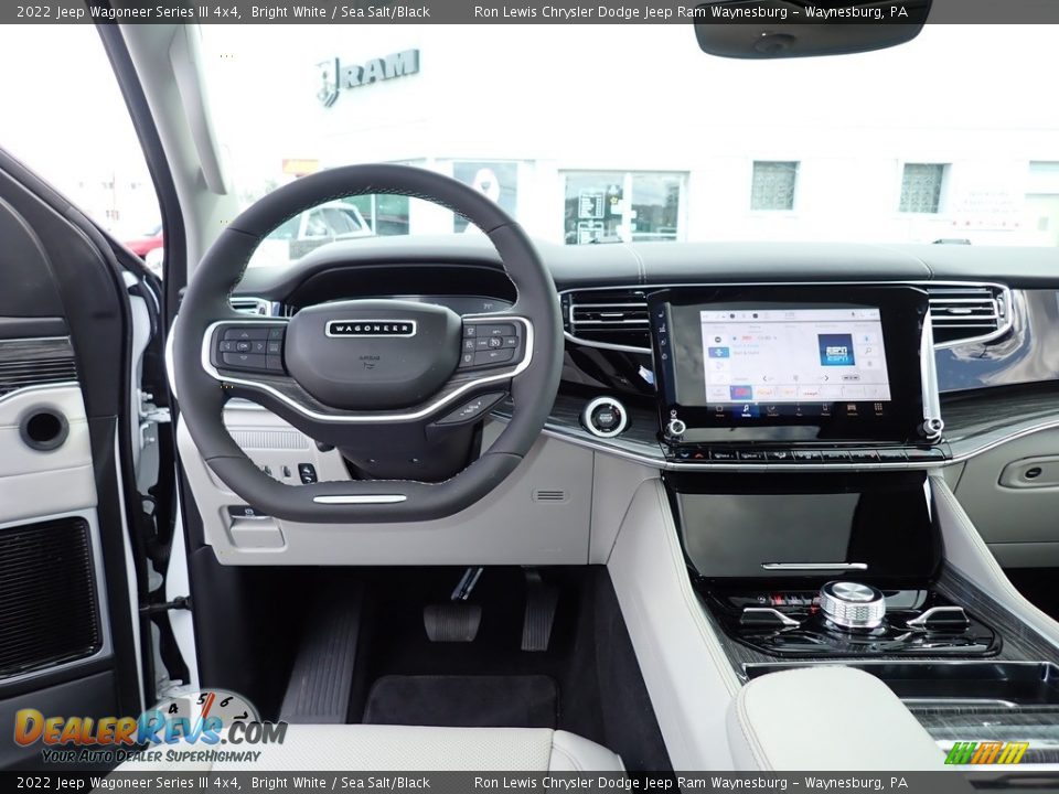 Dashboard of 2022 Jeep Wagoneer Series III 4x4 Photo #14