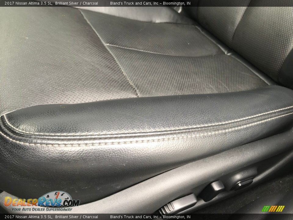 Front Seat of 2017 Nissan Altima 3.5 SL Photo #10