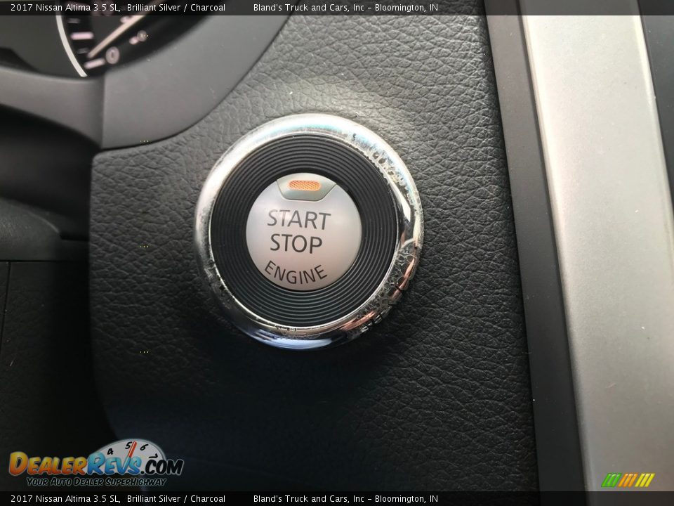 Controls of 2017 Nissan Altima 3.5 SL Photo #16