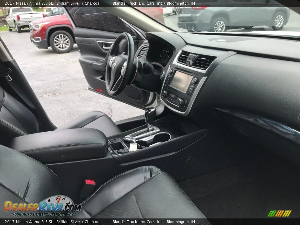 Dashboard of 2017 Nissan Altima 3.5 SL Photo #34