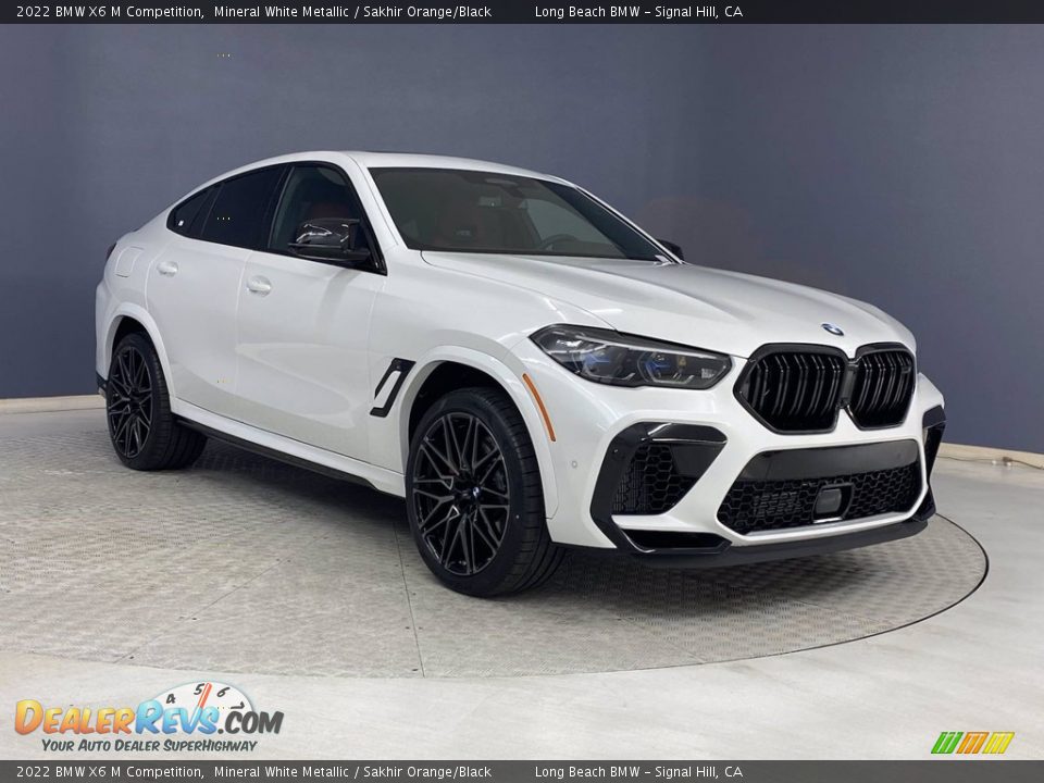 Front 3/4 View of 2022 BMW X6 M Competition Photo #27