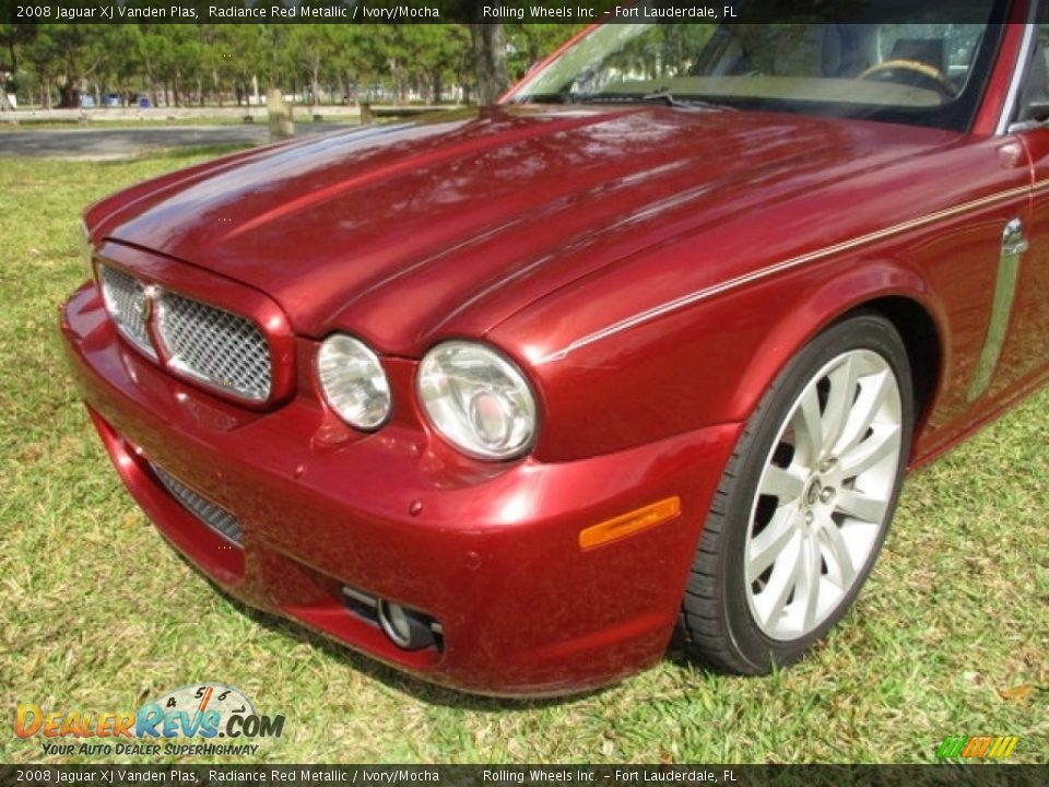 2008 Jaguar XJ Vanden Plas Radiance Red Metallic / Ivory/Mocha Photo #33