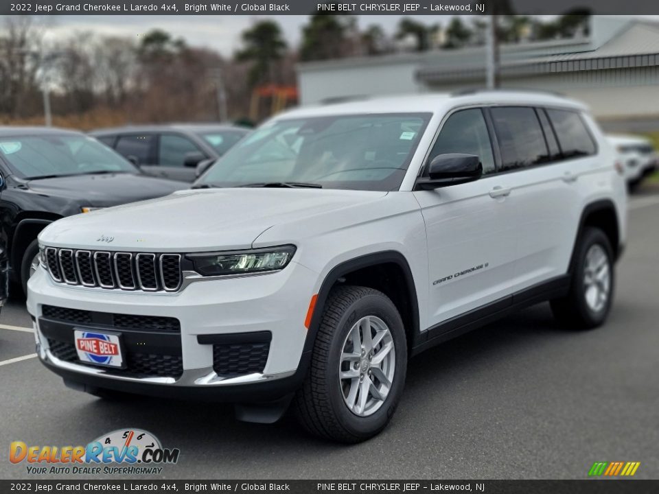 Front 3/4 View of 2022 Jeep Grand Cherokee L Laredo 4x4 Photo #1