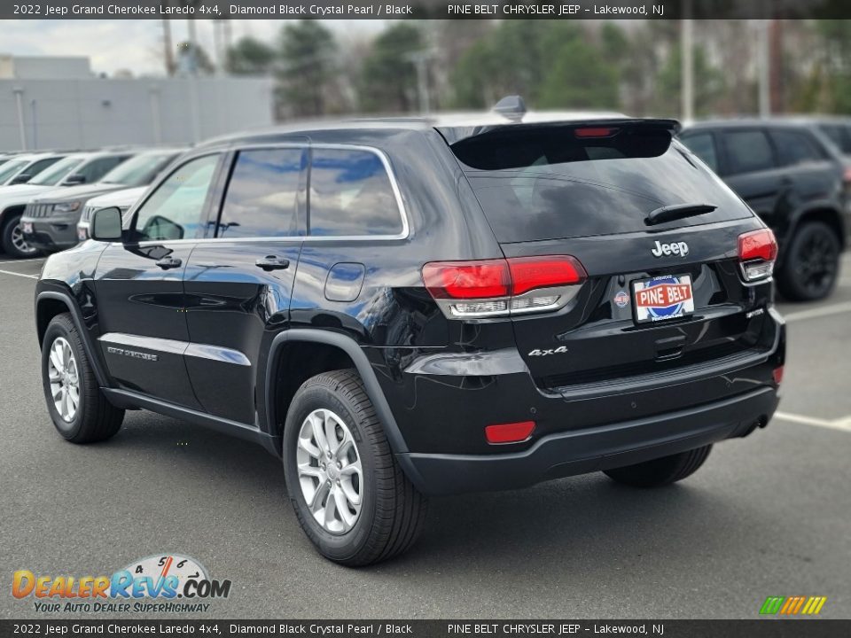 2022 Jeep Grand Cherokee Laredo 4x4 Diamond Black Crystal Pearl / Black Photo #4