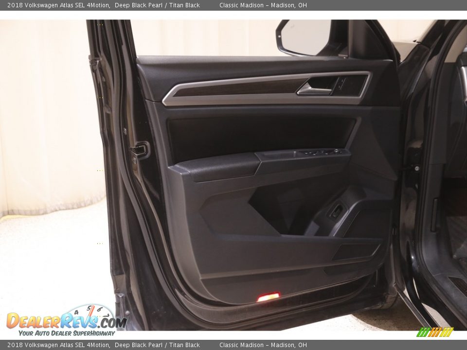 2018 Volkswagen Atlas SEL 4Motion Deep Black Pearl / Titan Black Photo #4