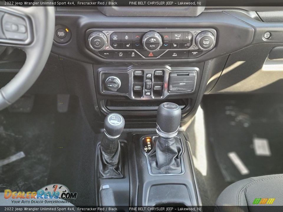 2022 Jeep Wrangler Unlimited Sport 4x4 Shifter Photo #10