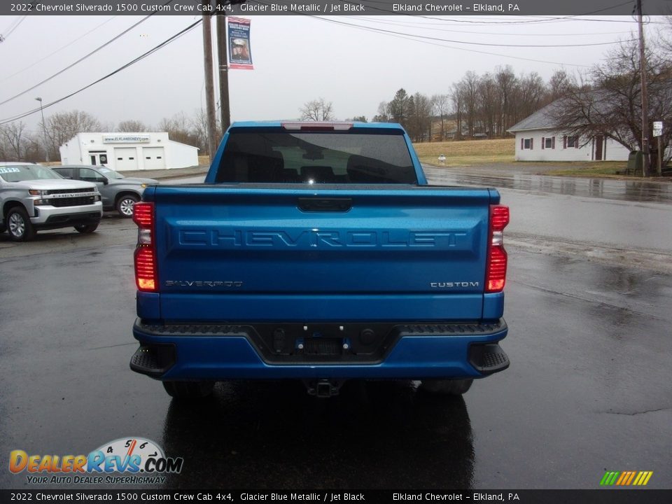 2022 Chevrolet Silverado 1500 Custom Crew Cab 4x4 Glacier Blue Metallic / Jet Black Photo #4