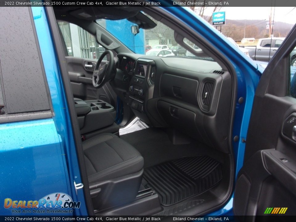 2022 Chevrolet Silverado 1500 Custom Crew Cab 4x4 Glacier Blue Metallic / Jet Black Photo #17