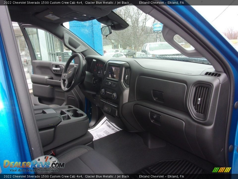 2022 Chevrolet Silverado 1500 Custom Crew Cab 4x4 Glacier Blue Metallic / Jet Black Photo #18
