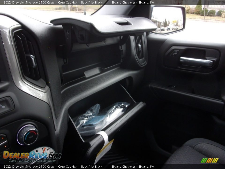2022 Chevrolet Silverado 1500 Custom Crew Cab 4x4 Black / Jet Black Photo #31