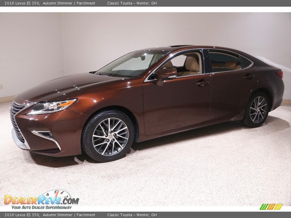 Front 3/4 View of 2016 Lexus ES 350 Photo #3