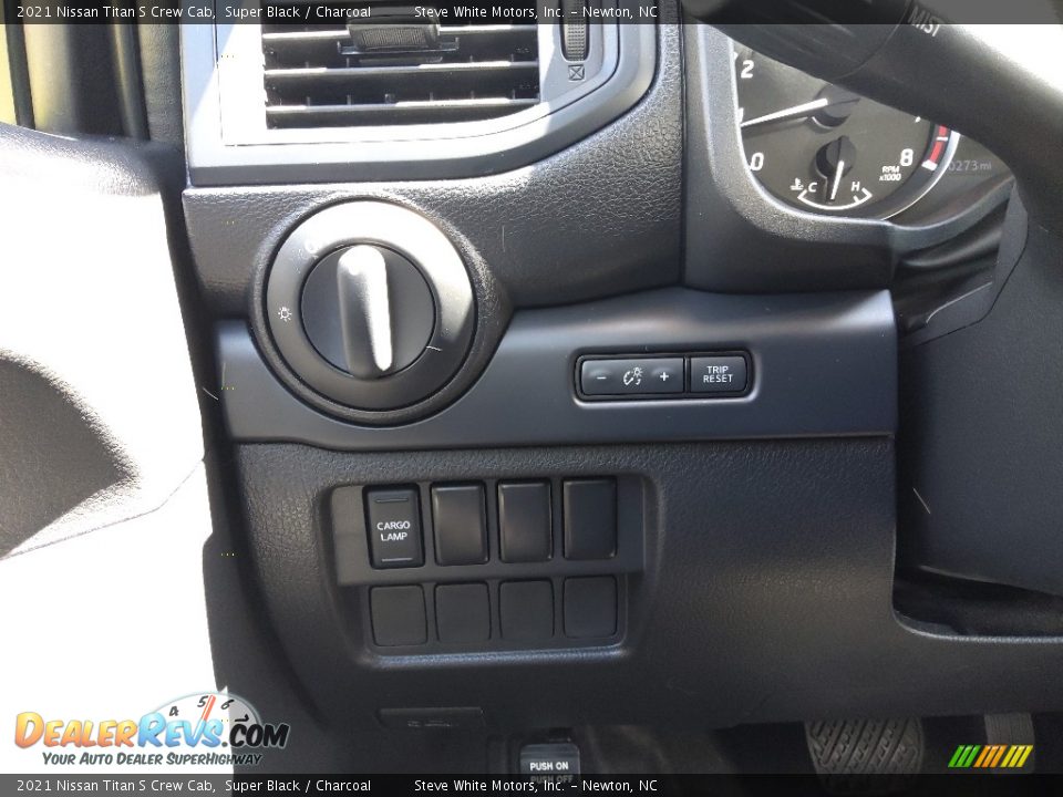 Controls of 2021 Nissan Titan S Crew Cab Photo #18