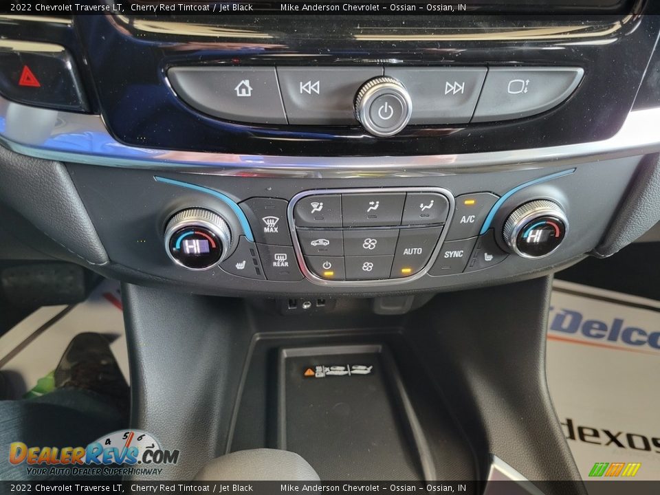 Controls of 2022 Chevrolet Traverse LT Photo #29