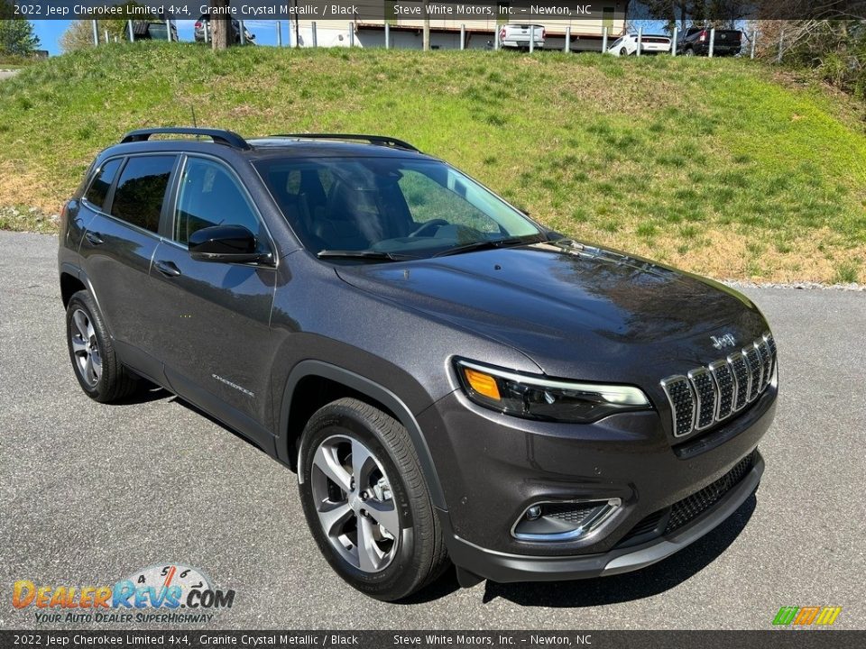 Front 3/4 View of 2022 Jeep Cherokee Limited 4x4 Photo #4