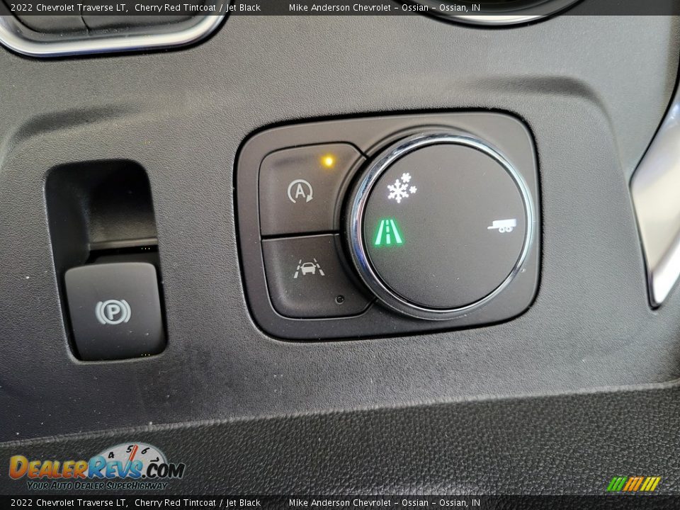 Controls of 2022 Chevrolet Traverse LT Photo #30