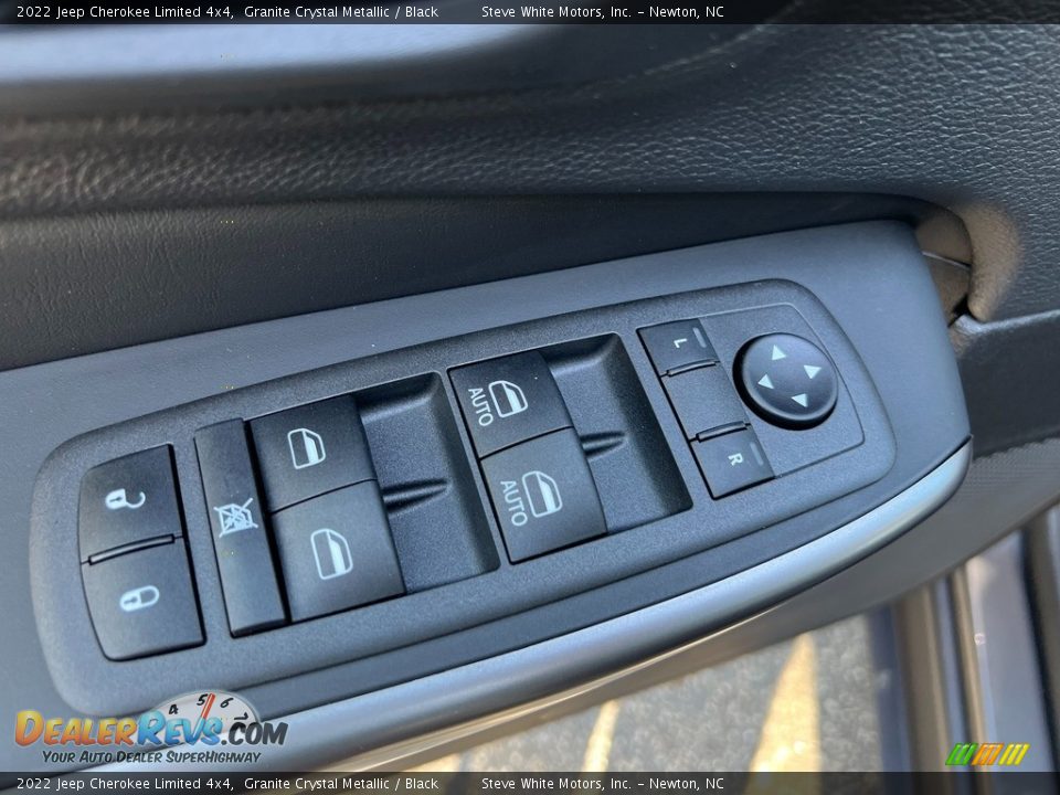 Controls of 2022 Jeep Cherokee Limited 4x4 Photo #11