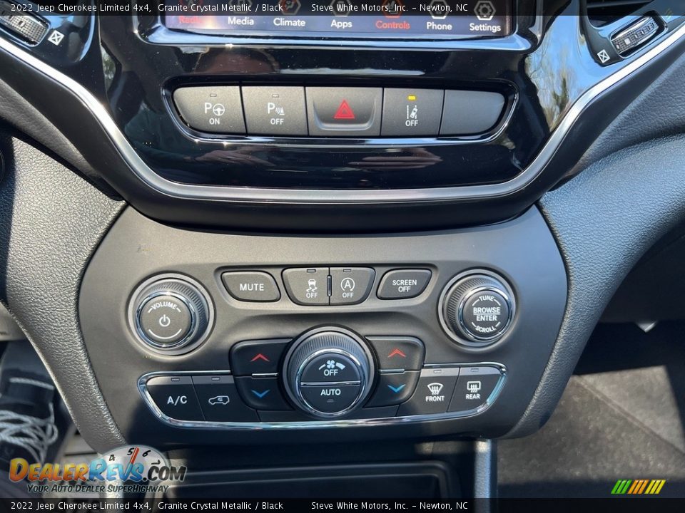 Controls of 2022 Jeep Cherokee Limited 4x4 Photo #26