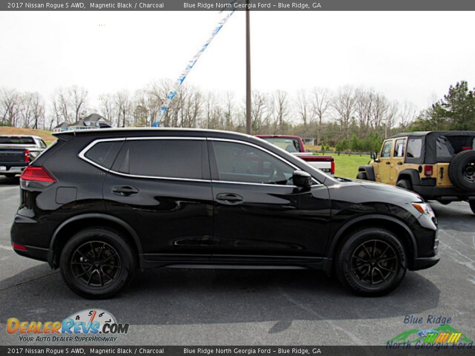 2017 Nissan Rogue S AWD Magnetic Black / Charcoal Photo #6