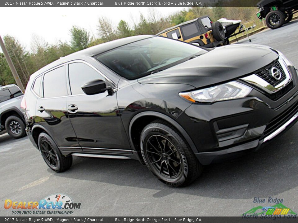 2017 Nissan Rogue S AWD Magnetic Black / Charcoal Photo #25