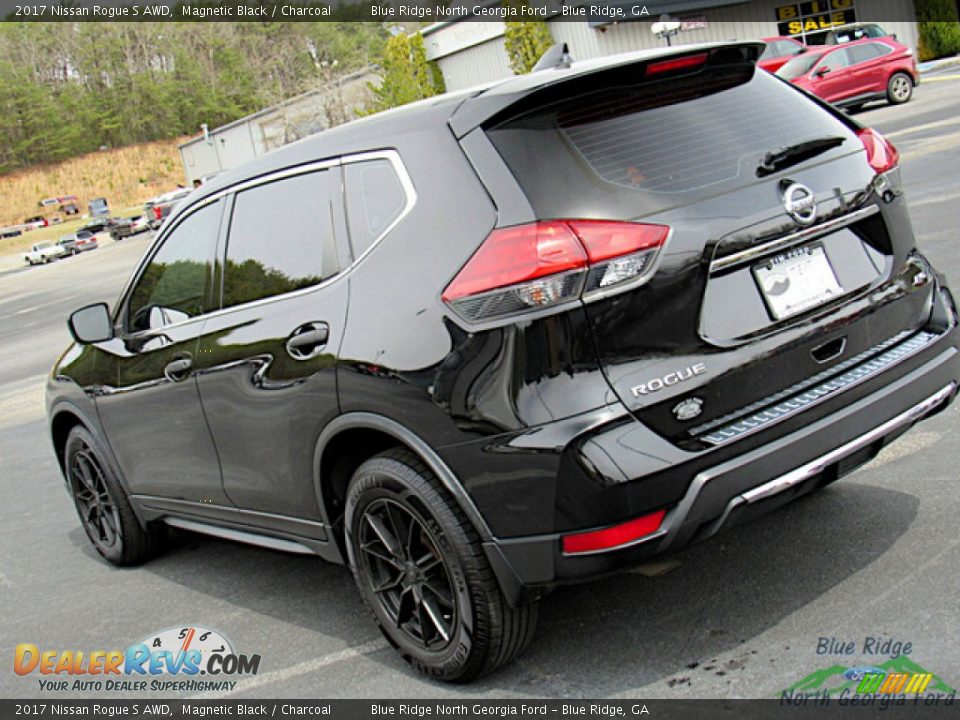 2017 Nissan Rogue S AWD Magnetic Black / Charcoal Photo #27