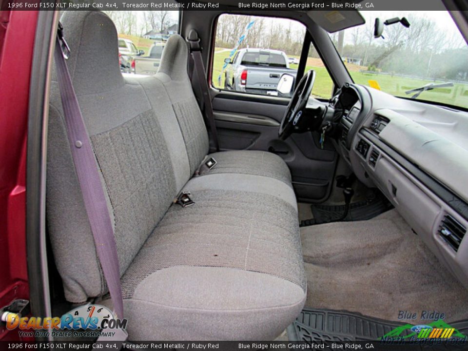 Front Seat of 1996 Ford F150 XLT Regular Cab 4x4 Photo #11