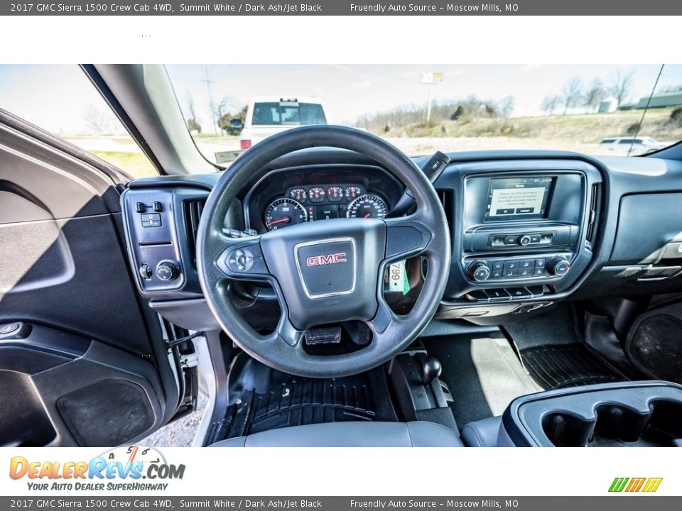 Dashboard of 2017 GMC Sierra 1500 Crew Cab 4WD Photo #27