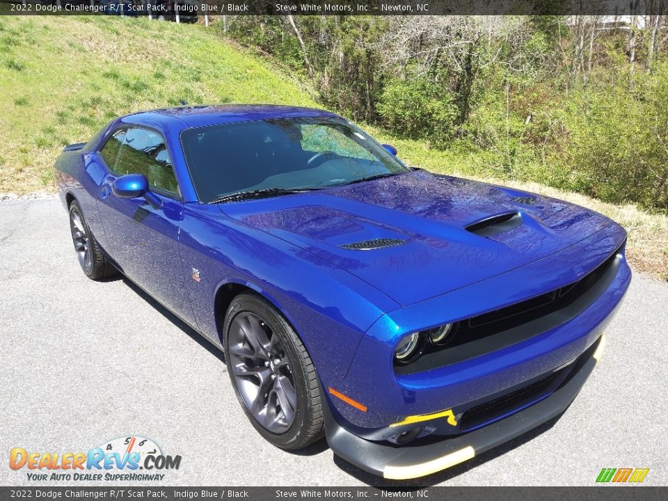 Front 3/4 View of 2022 Dodge Challenger R/T Scat Pack Photo #4