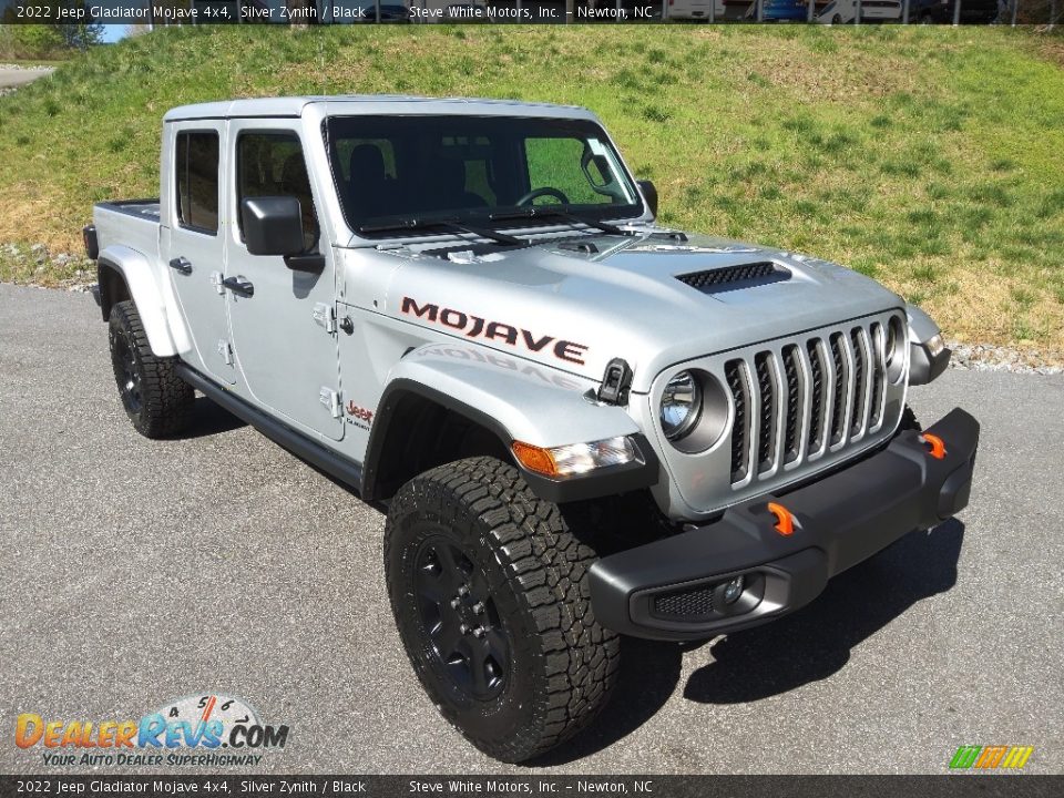Front 3/4 View of 2022 Jeep Gladiator Mojave 4x4 Photo #4