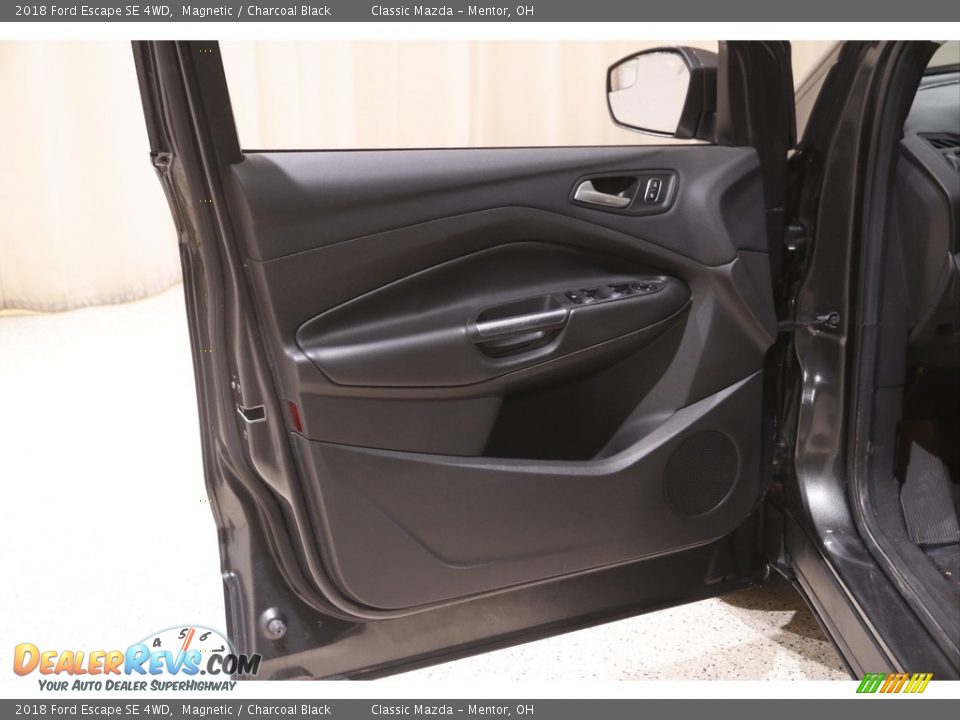 2018 Ford Escape SE 4WD Magnetic / Charcoal Black Photo #4