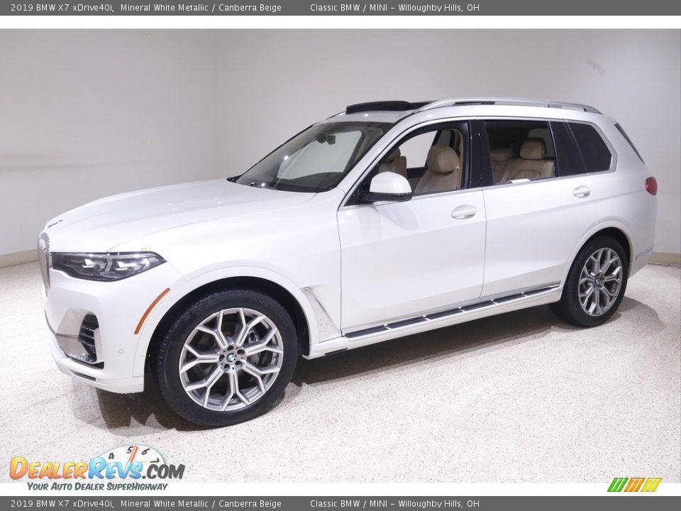 Front 3/4 View of 2019 BMW X7 xDrive40i Photo #3