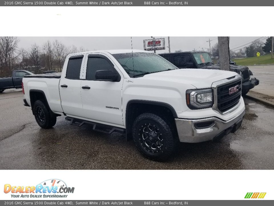 Front 3/4 View of 2016 GMC Sierra 1500 Double Cab 4WD Photo #1