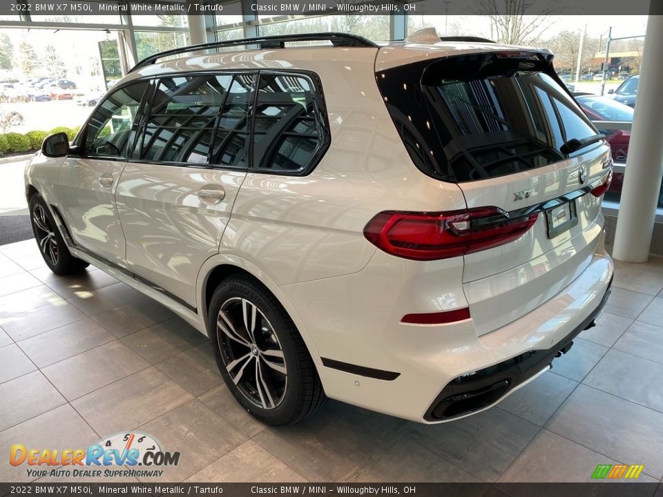 2022 BMW X7 M50i Mineral White Metallic / Tartufo Photo #2