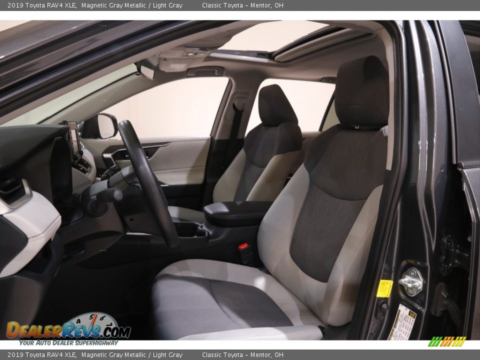 2019 Toyota RAV4 XLE Magnetic Gray Metallic / Light Gray Photo #5