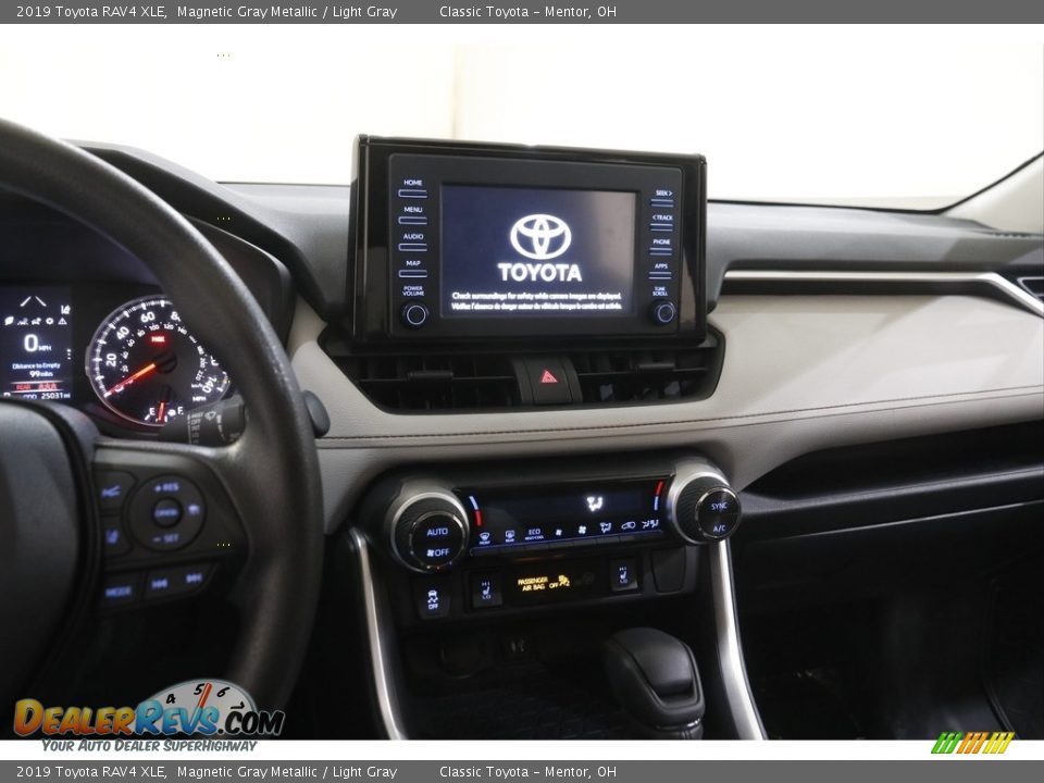 2019 Toyota RAV4 XLE Magnetic Gray Metallic / Light Gray Photo #9