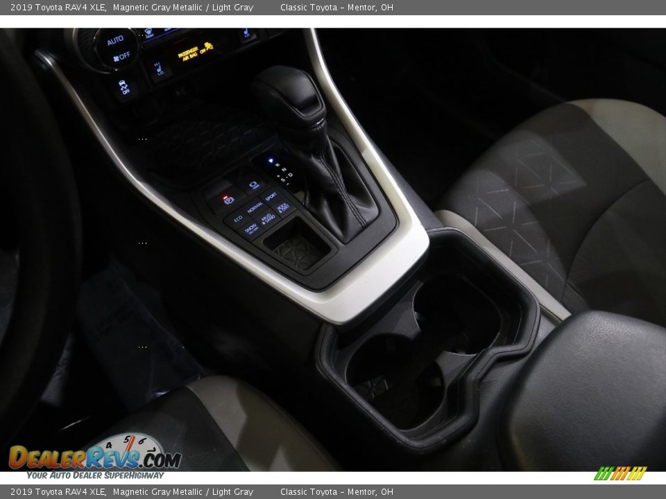 2019 Toyota RAV4 XLE Magnetic Gray Metallic / Light Gray Photo #12