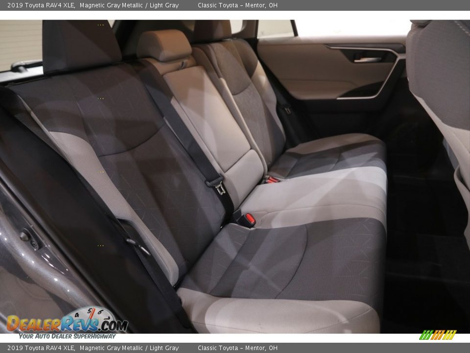 2019 Toyota RAV4 XLE Magnetic Gray Metallic / Light Gray Photo #15