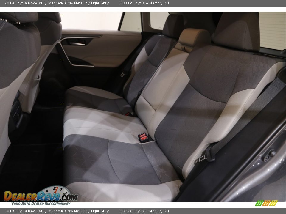 2019 Toyota RAV4 XLE Magnetic Gray Metallic / Light Gray Photo #16