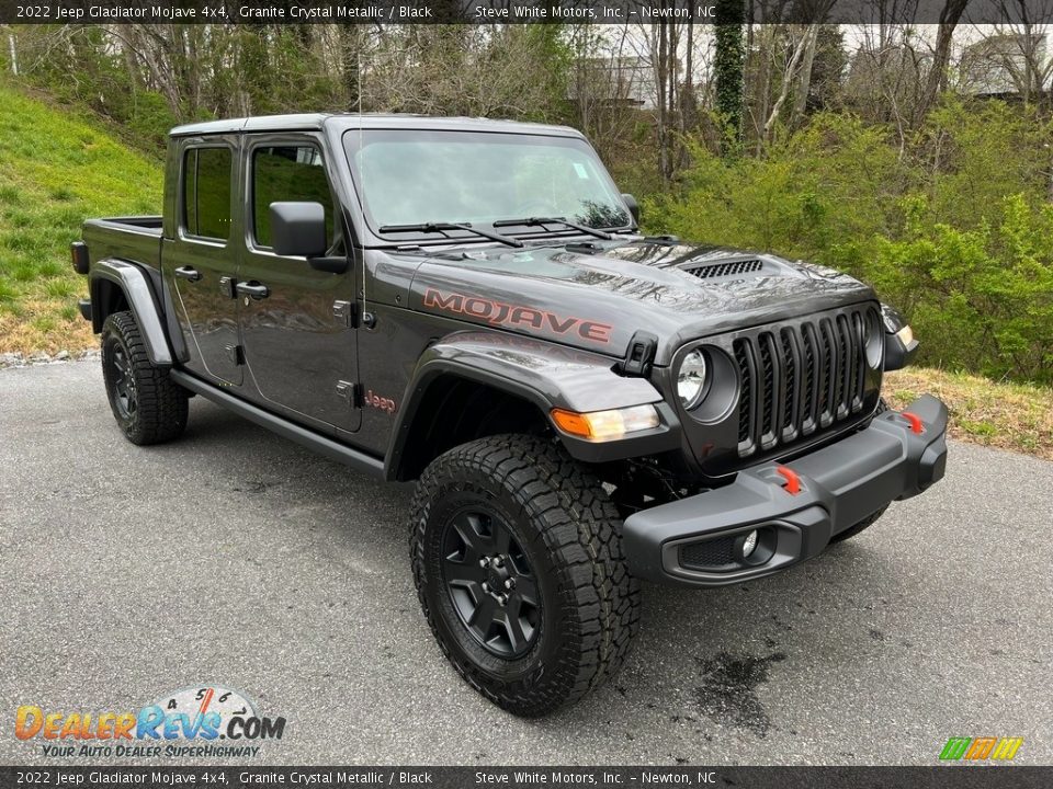 Front 3/4 View of 2022 Jeep Gladiator Mojave 4x4 Photo #4