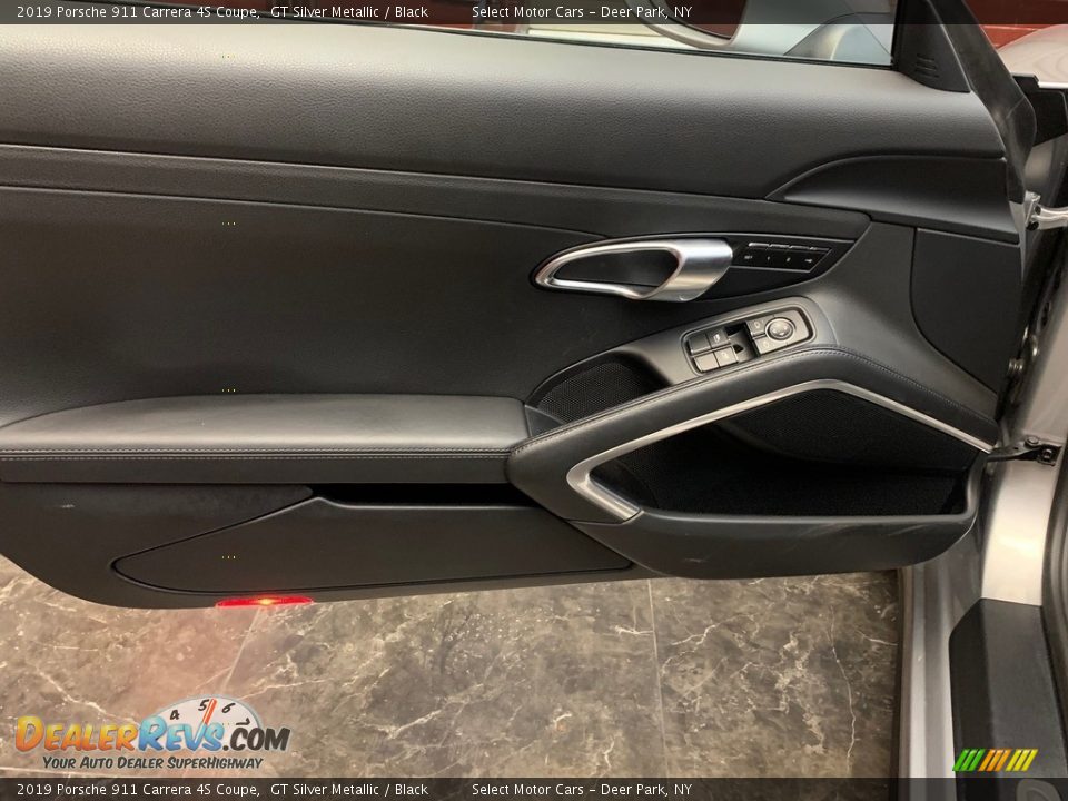 Door Panel of 2019 Porsche 911 Carrera 4S Coupe Photo #14