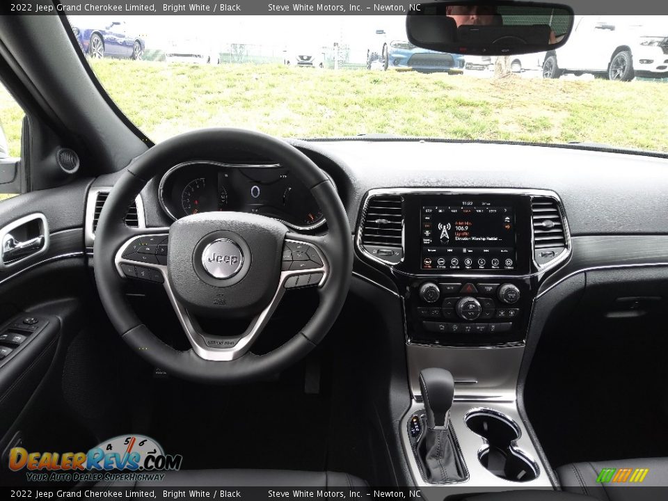 Dashboard of 2022 Jeep Grand Cherokee Limited Photo #18