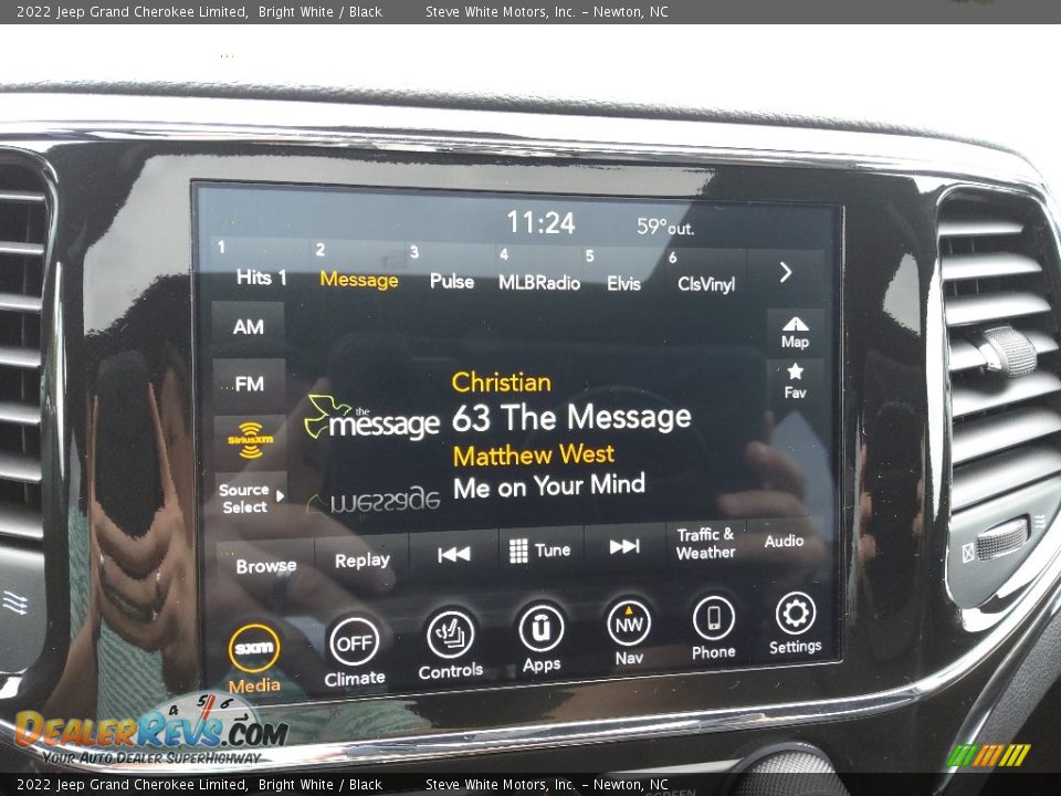 Controls of 2022 Jeep Grand Cherokee Limited Photo #22