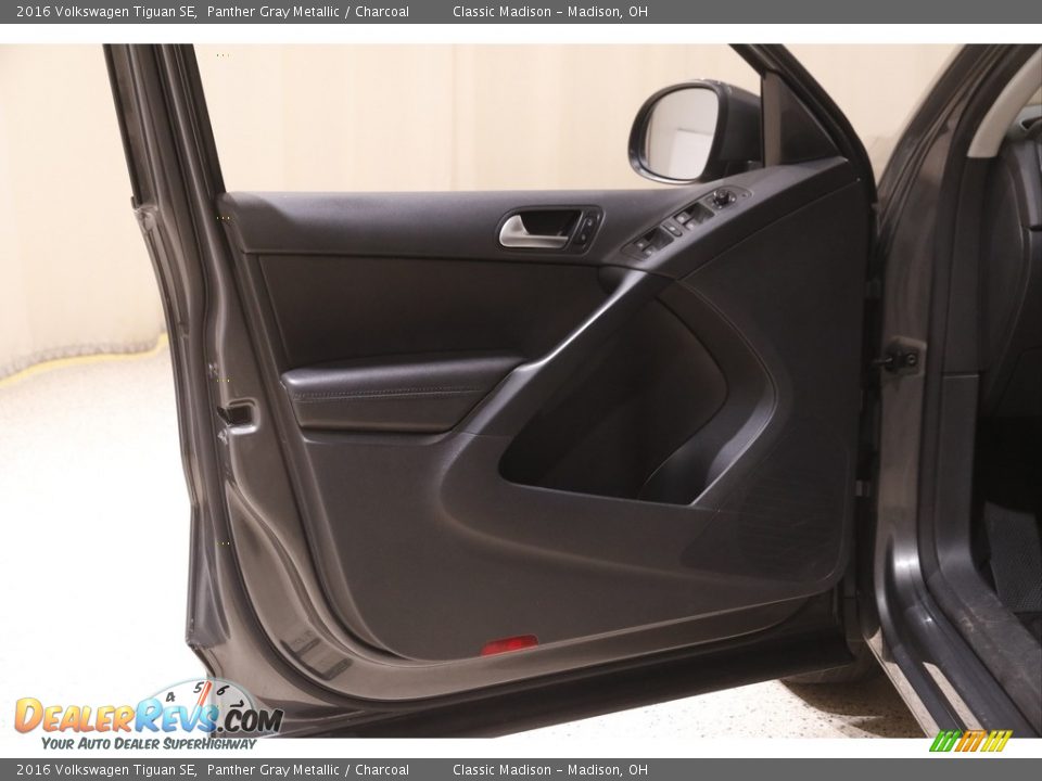 Door Panel of 2016 Volkswagen Tiguan SE Photo #4