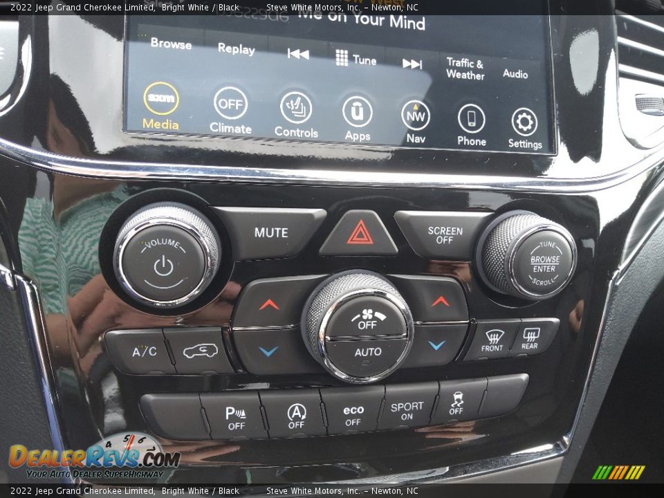 Controls of 2022 Jeep Grand Cherokee Limited Photo #27