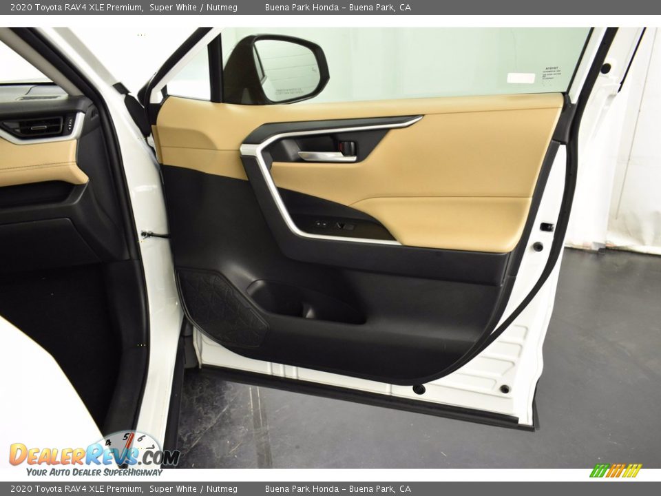 2020 Toyota RAV4 XLE Premium Super White / Nutmeg Photo #34