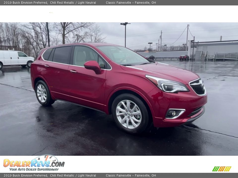 Front 3/4 View of 2019 Buick Envision Preferred Photo #2